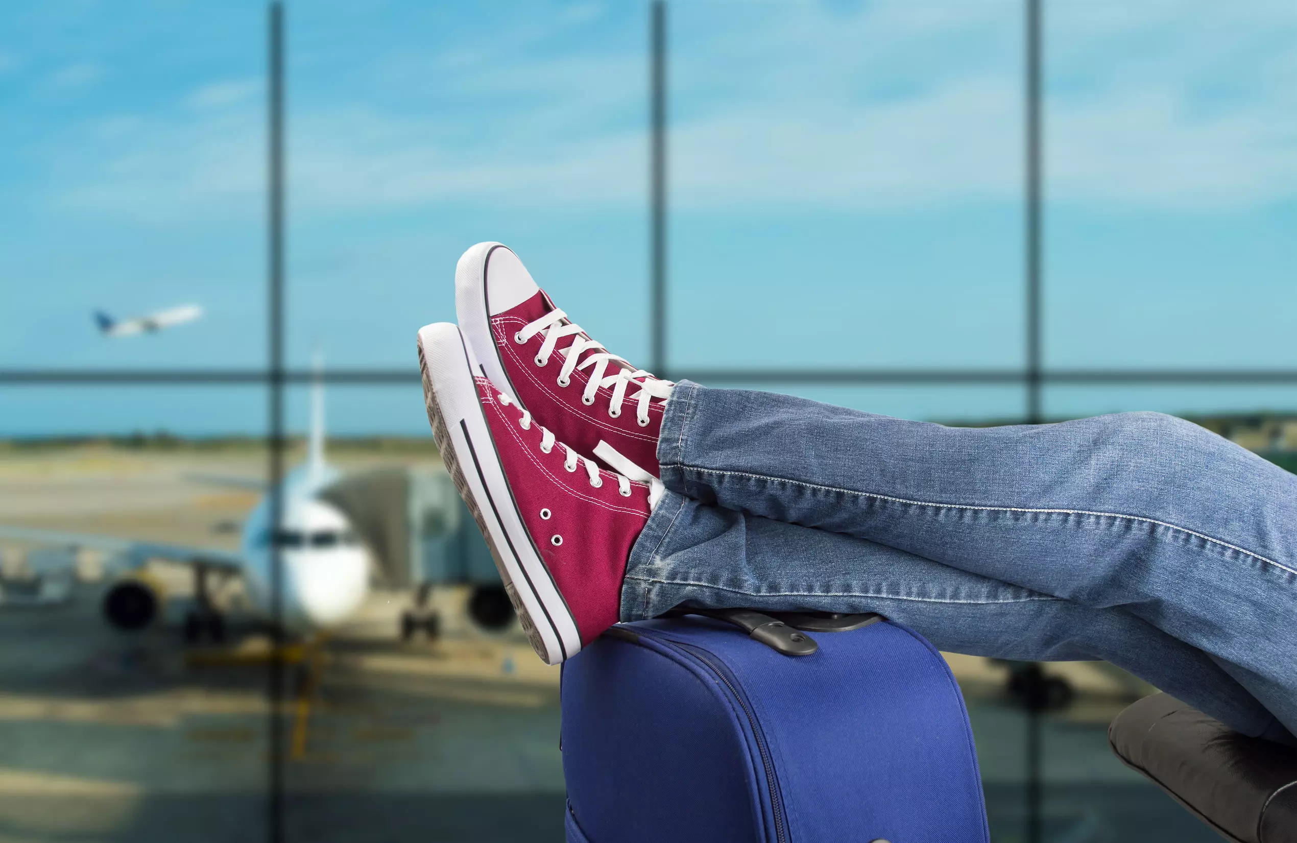¿Cómo evitar los pies hinchados en los viajes este verano?